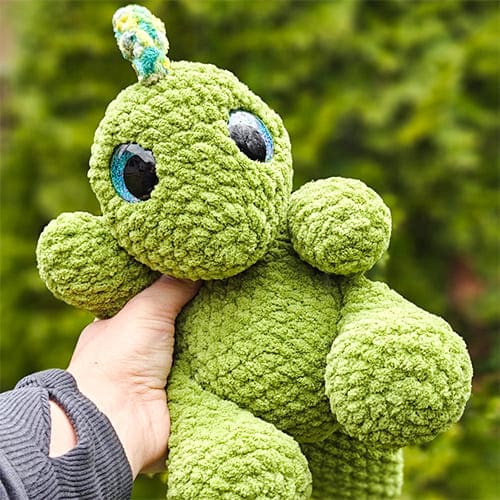 baby dinosaur amigurumi pattern - featured image