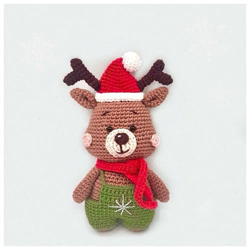 christmas reindeer crochet pattern - featured image