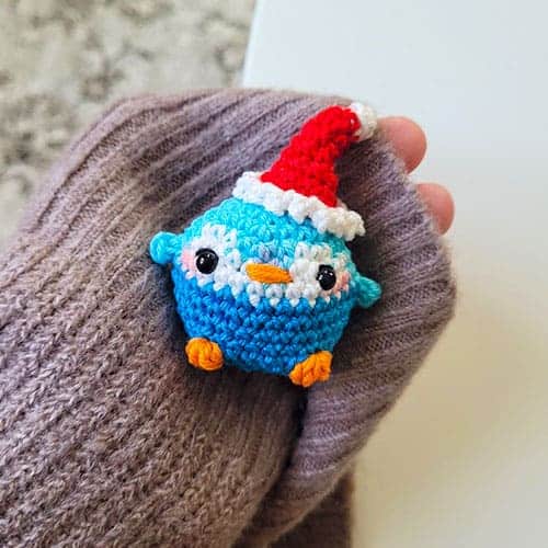 crochet penguin amigurumi - featured image