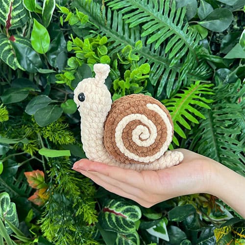 crochet snail pattern - featured image