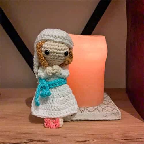crochet virgin mary amigurumi - featured image