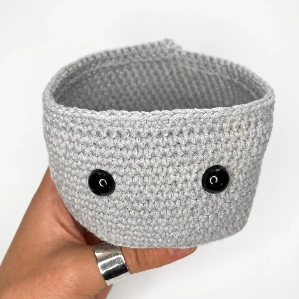 curly flower amigurumi pot crochet project crochet project detail 1