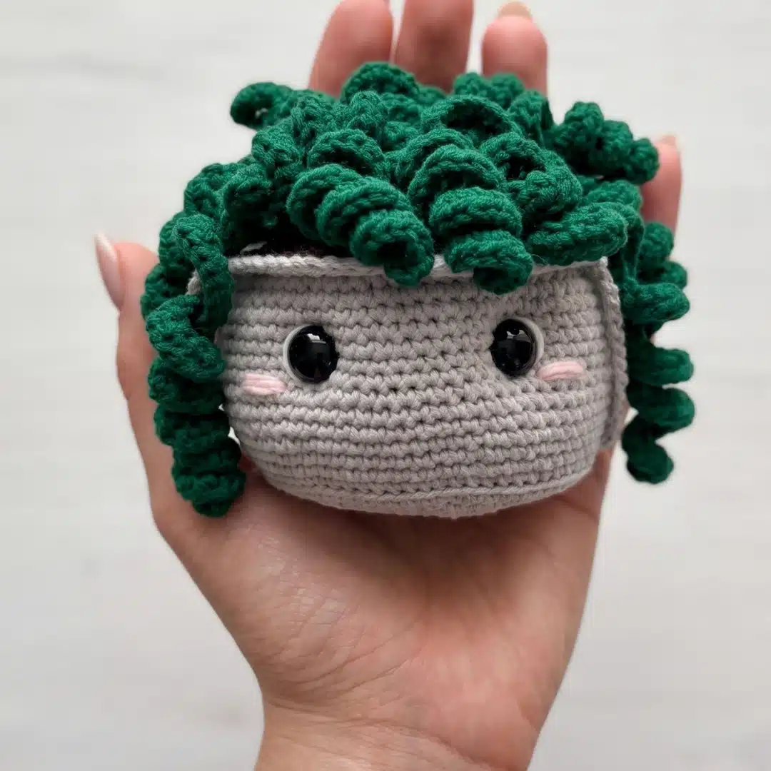 curly flower amigurumi pot crochet project crochet project detail 2