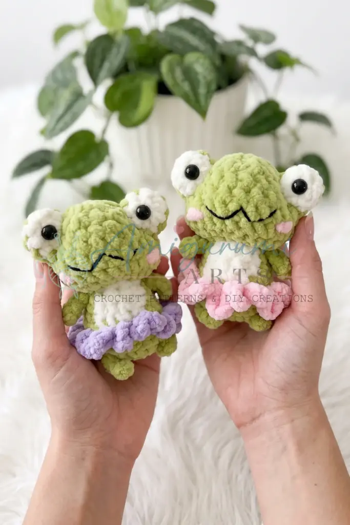 dancer frog amigurumi - featured image