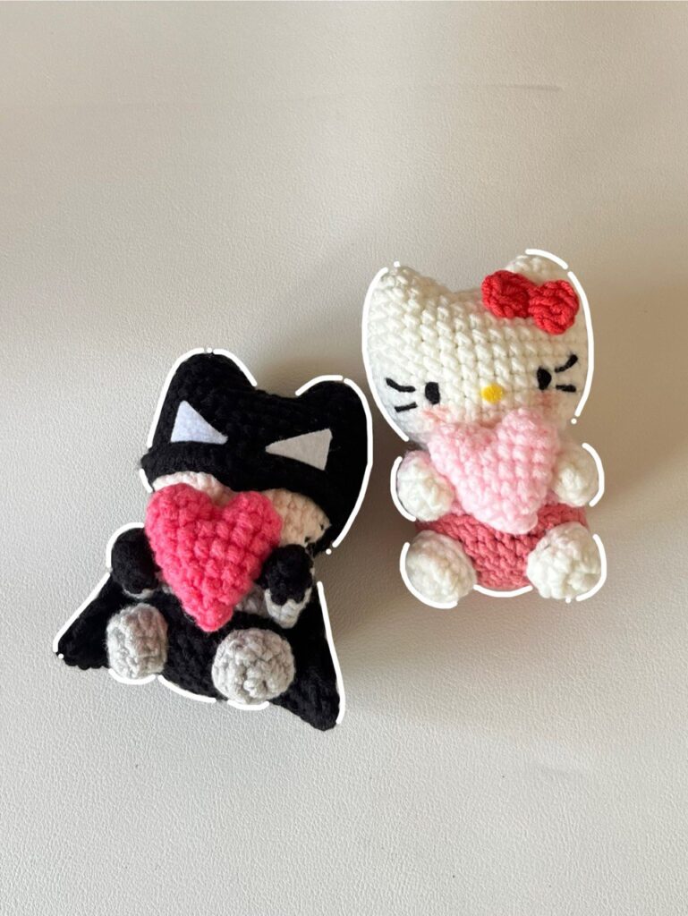 hello kitty batman keychain - featured image