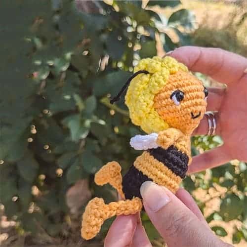 maya the bee amigurumi pattern - featured image