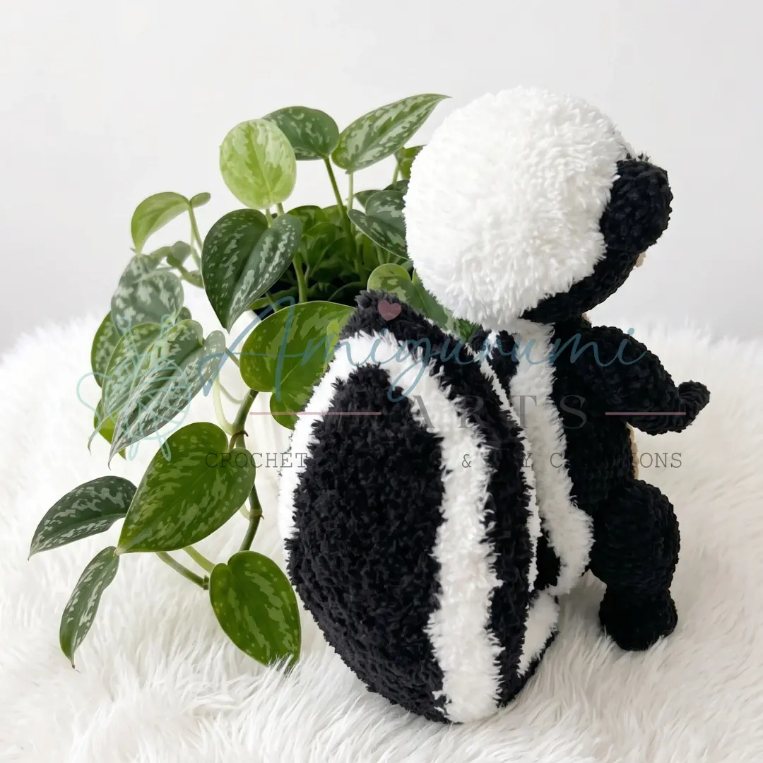 Skunk Skuni Amigurumi crochet project crochet project detail 3